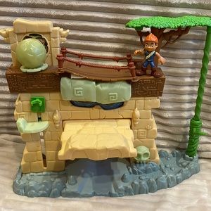 Jake and the Neverland Pirates Skull Island Play set.